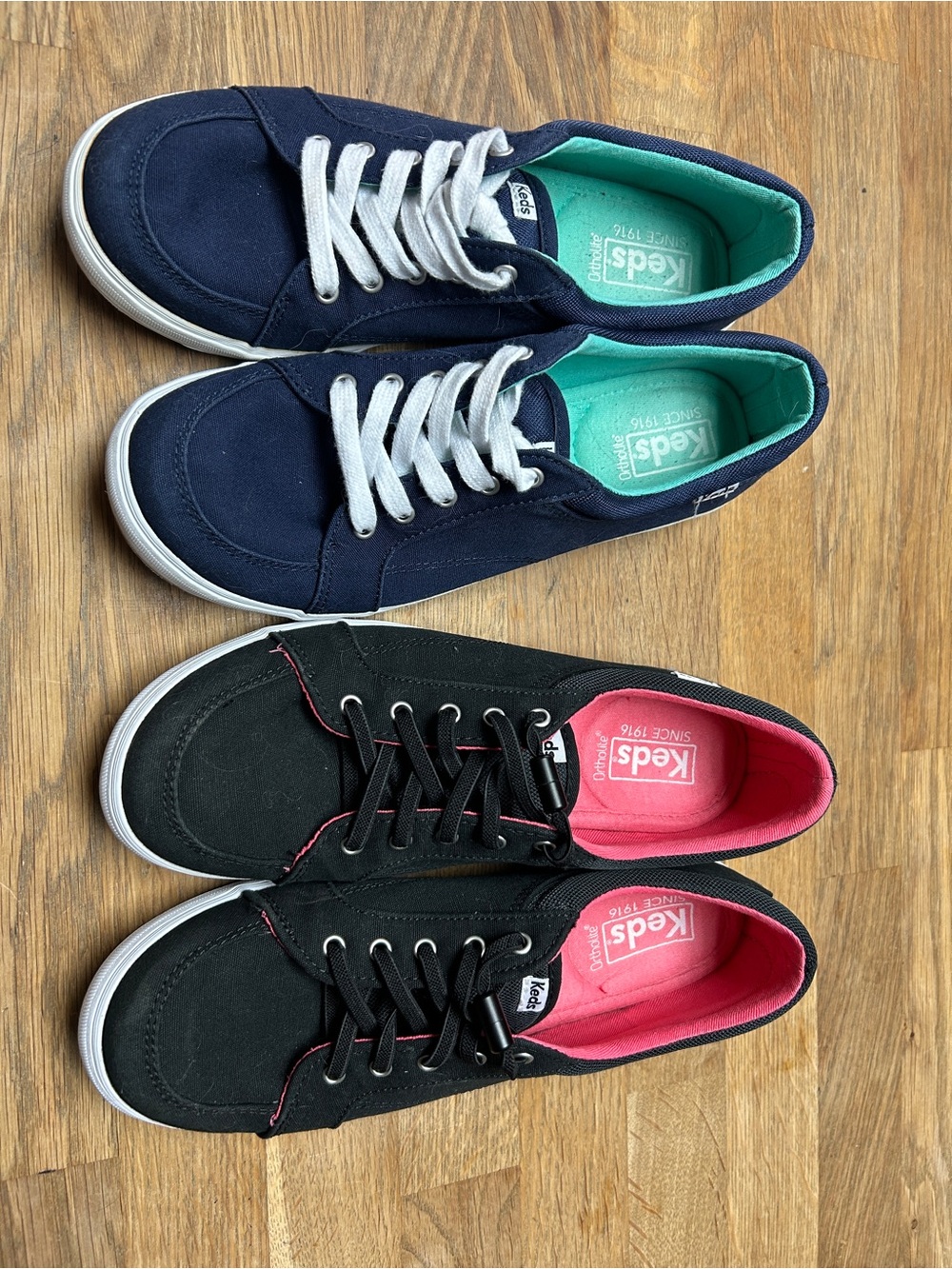 Keds Women’s Canvas Sneakers in Navy & Black sz 7